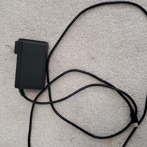 Used Nintendo Switch - Picture 4 of 10